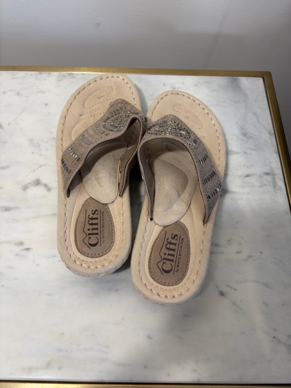 Cliffs by WHITE MOUNTAIN Cienna Beaded Thong Sandal - 8 EUC - Picture 4 of 8